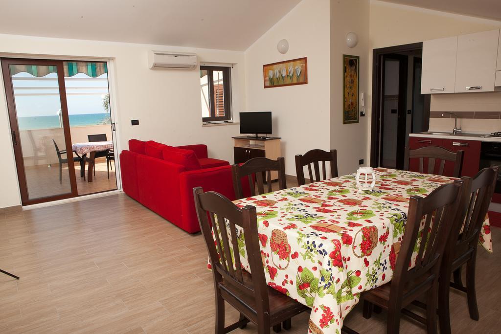 Residence Fronte Mare Santa Maria Del Focallo Room photo