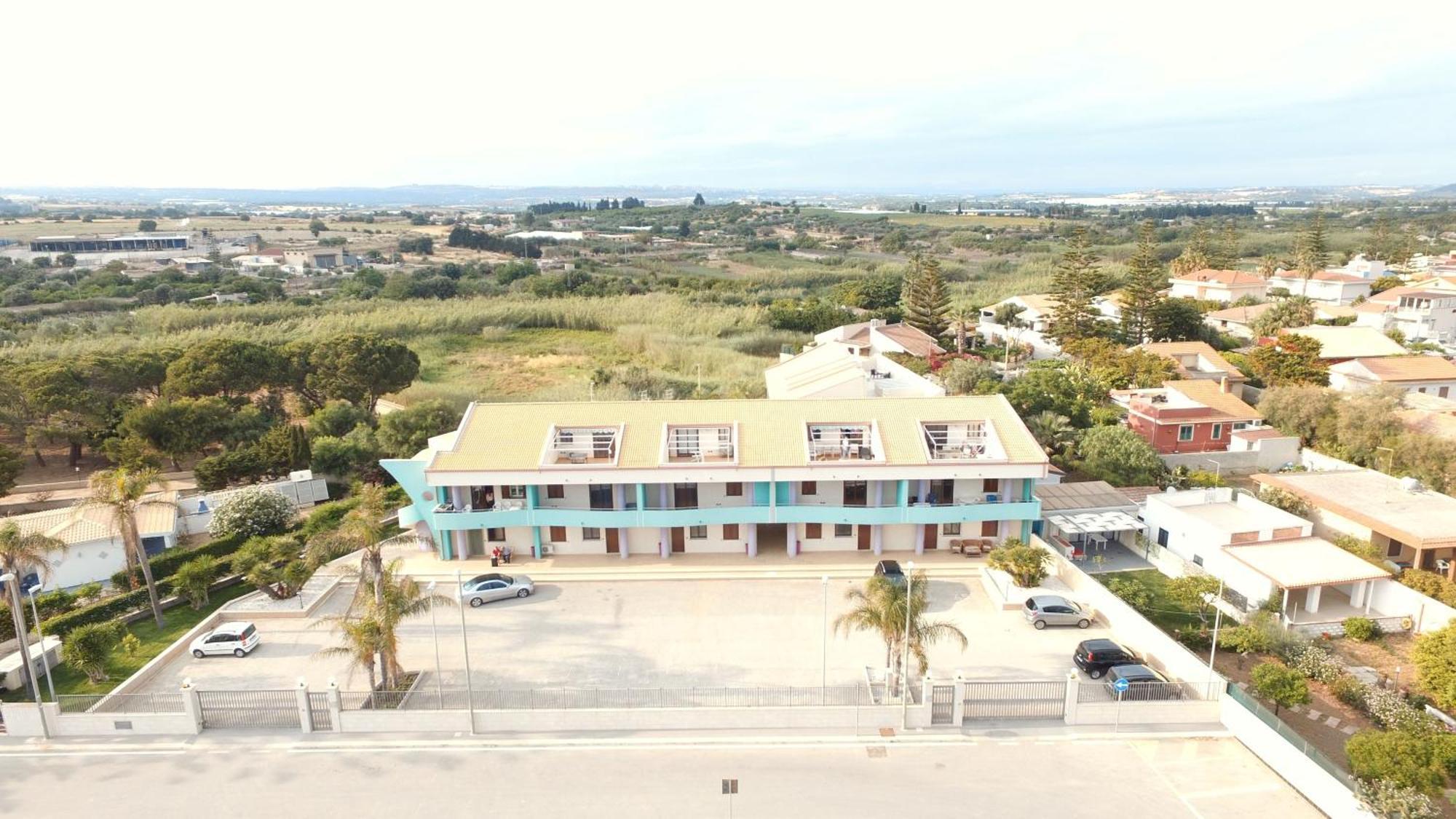 Residence Fronte Mare Santa Maria Del Focallo Exterior photo